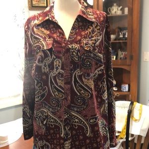 Maroon paisley button down blouse with adjustable sleeves and breast pockets SzL